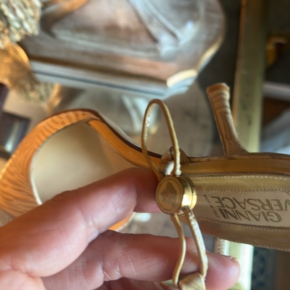 GIANNI VERSACE VERO CUOIO closed toe sling back heels size 38.5 - Picture 3 of 17